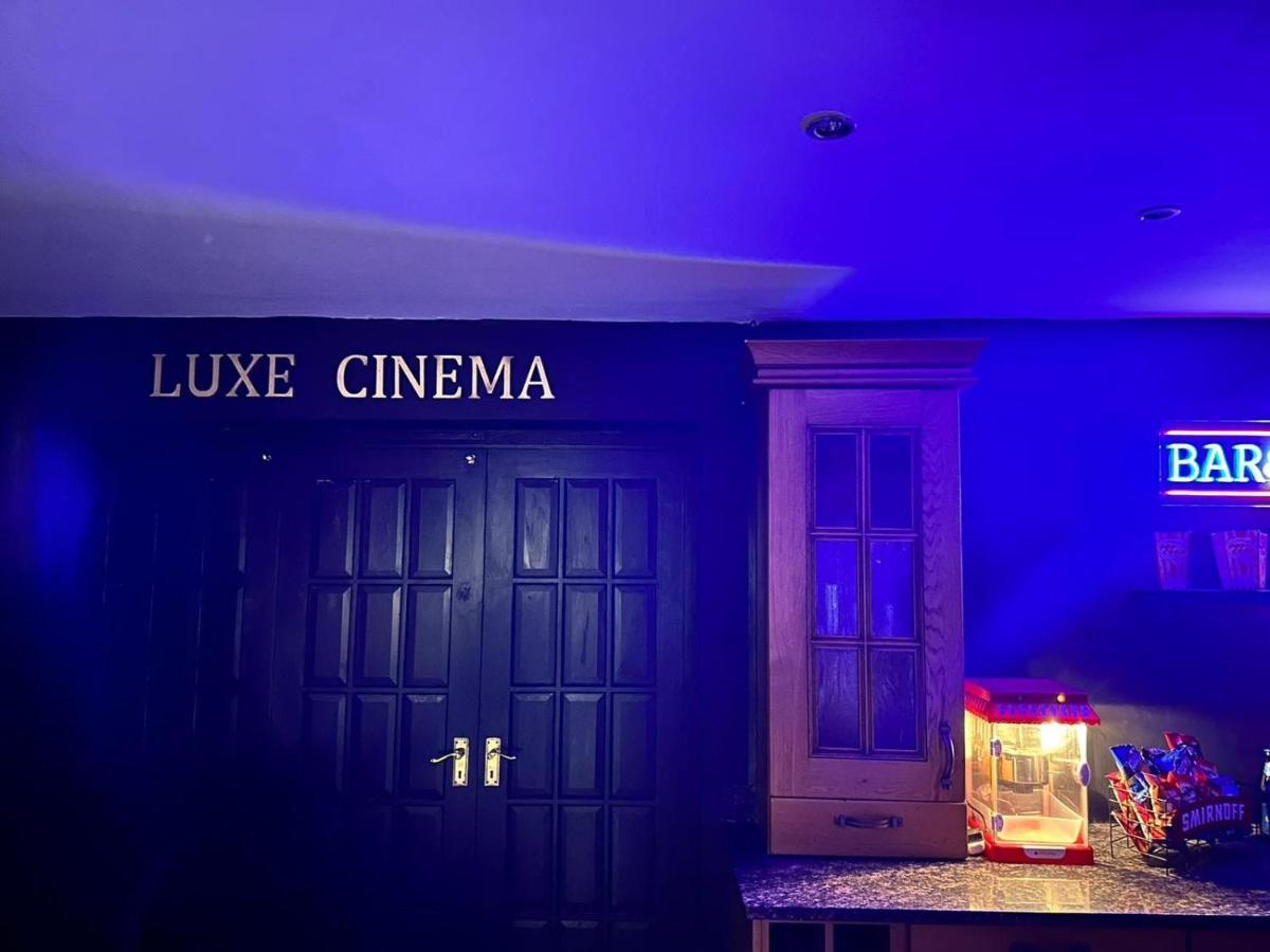 4 Bedroom House, Heathrow Airport, Luxe Inn كولنبروك المظهر الخارجي الصورة