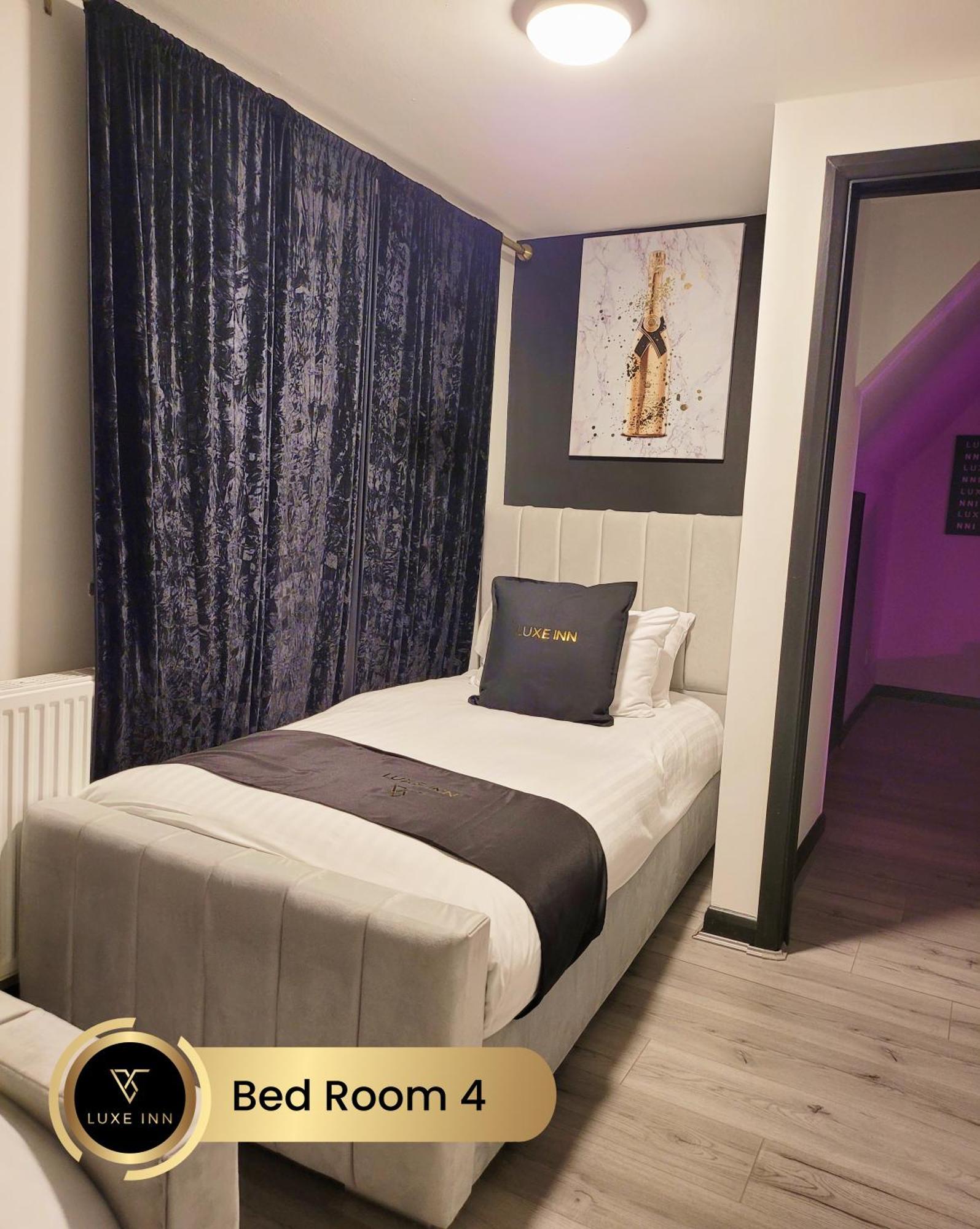 4 Bedroom House, Heathrow Airport, Luxe Inn كولنبروك المظهر الخارجي الصورة