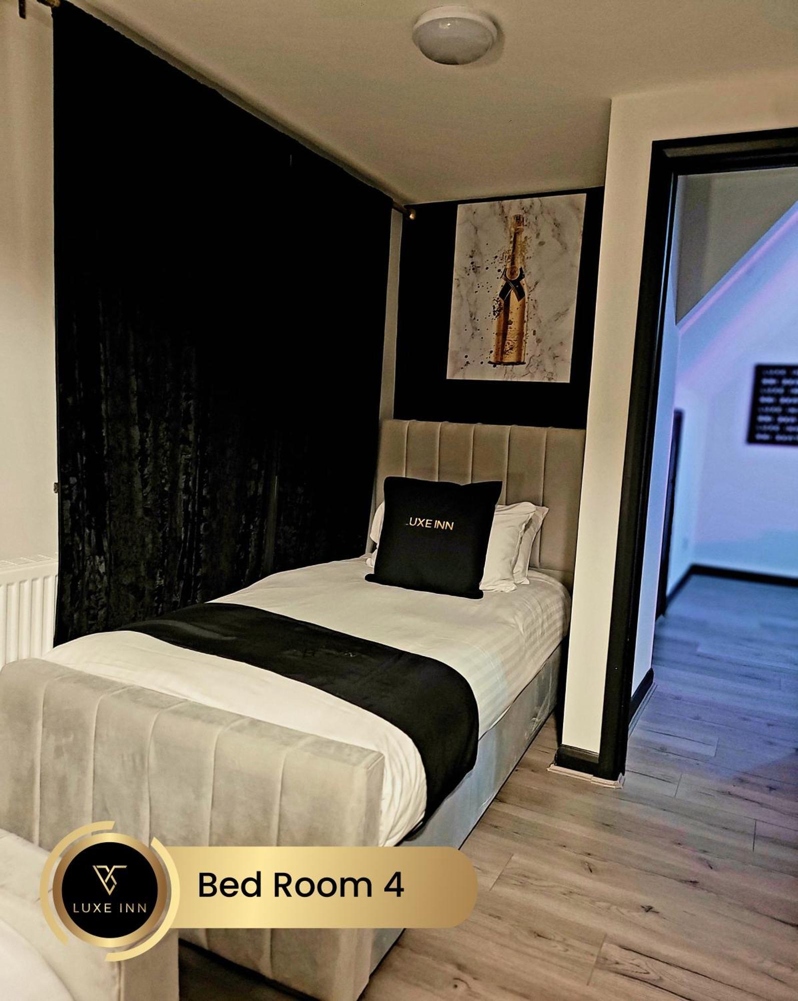 4 Bedroom House, Heathrow Airport, Luxe Inn كولنبروك المظهر الخارجي الصورة