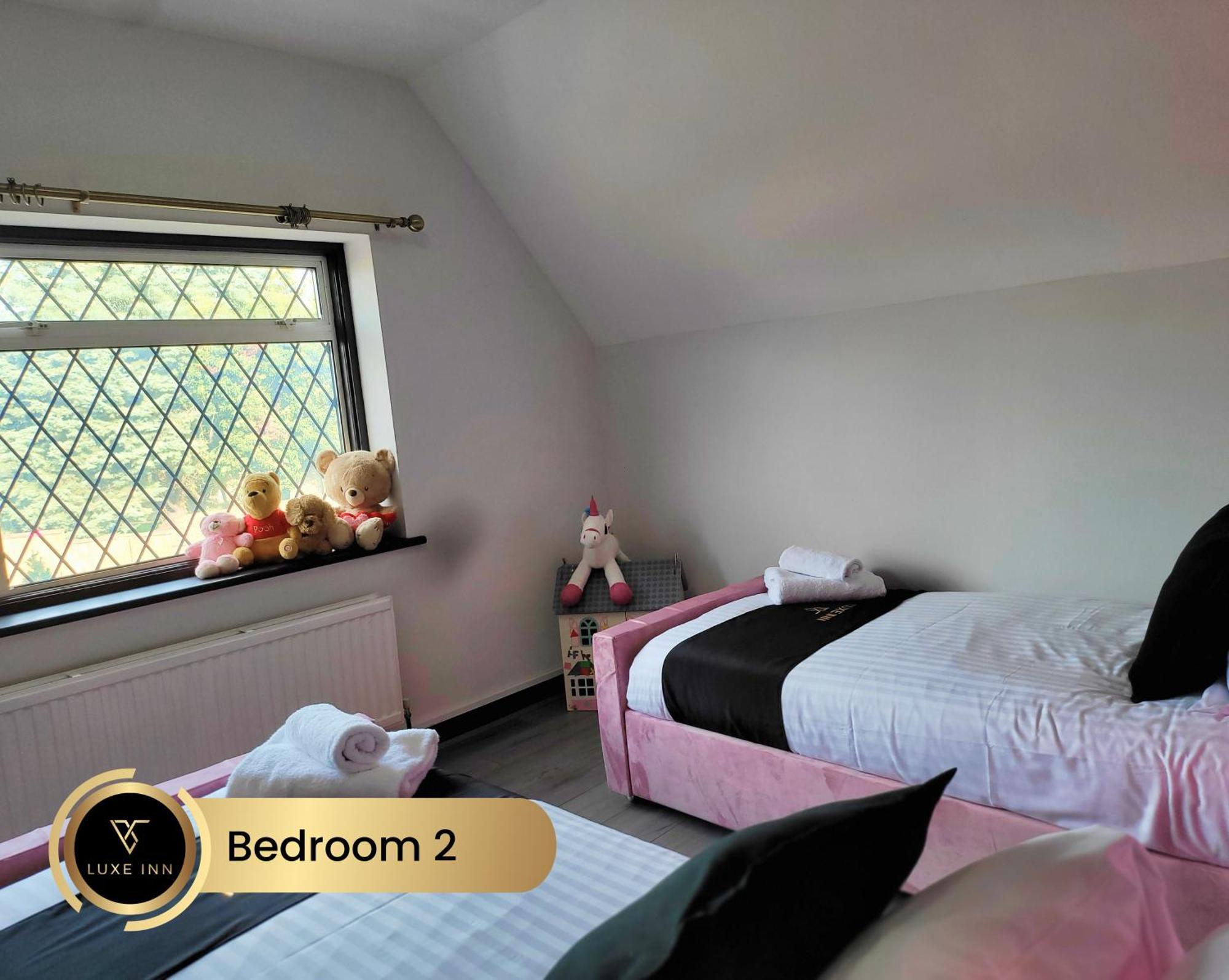 4 Bedroom House, Heathrow Airport, Luxe Inn كولنبروك المظهر الخارجي الصورة