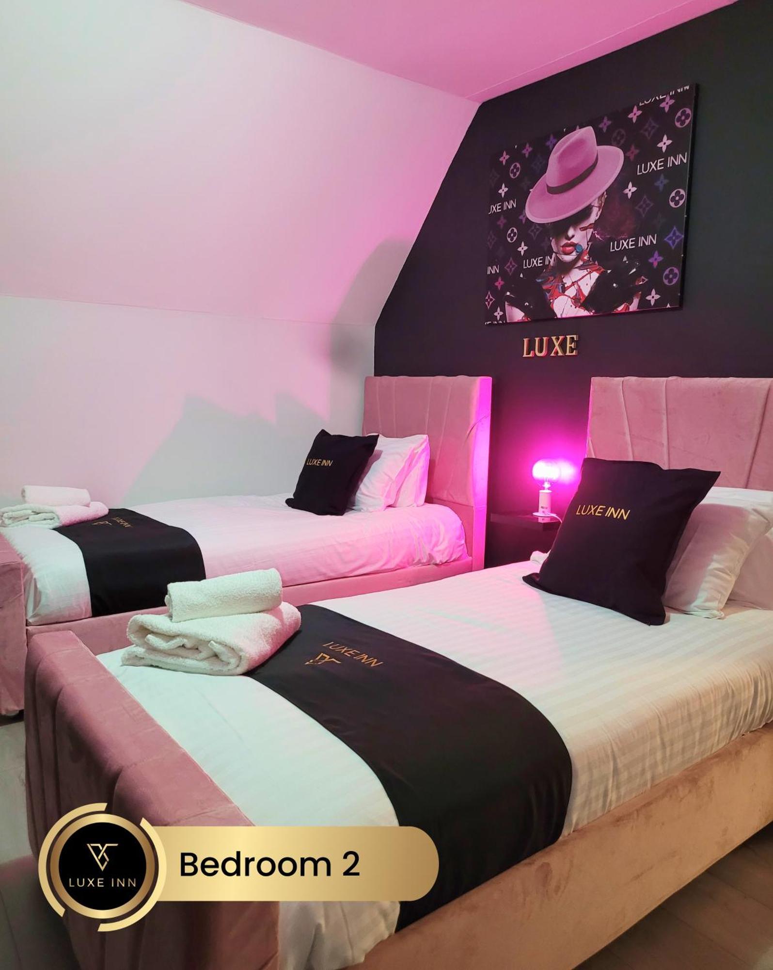 4 Bedroom House, Heathrow Airport, Luxe Inn كولنبروك المظهر الخارجي الصورة