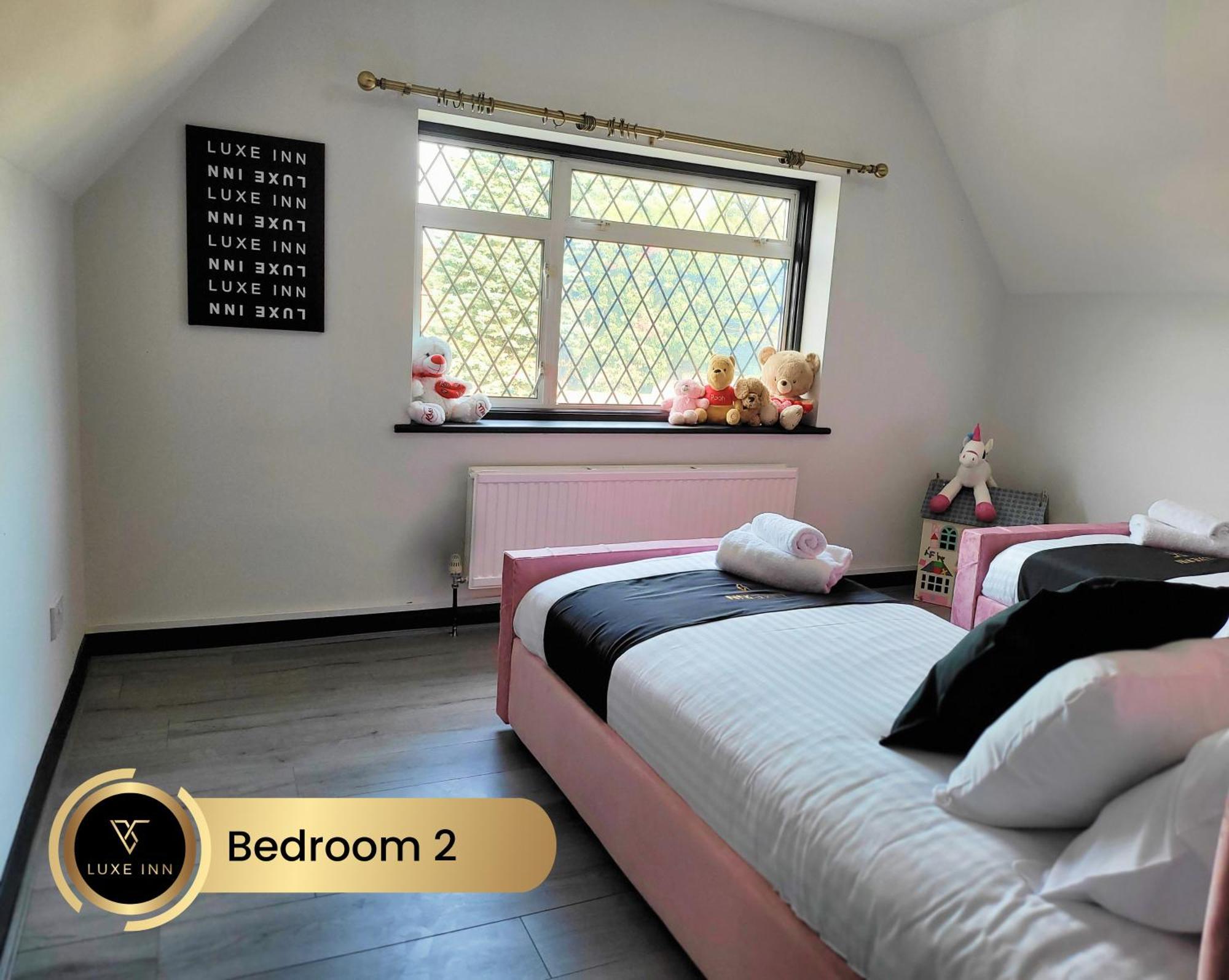4 Bedroom House, Heathrow Airport, Luxe Inn كولنبروك المظهر الخارجي الصورة