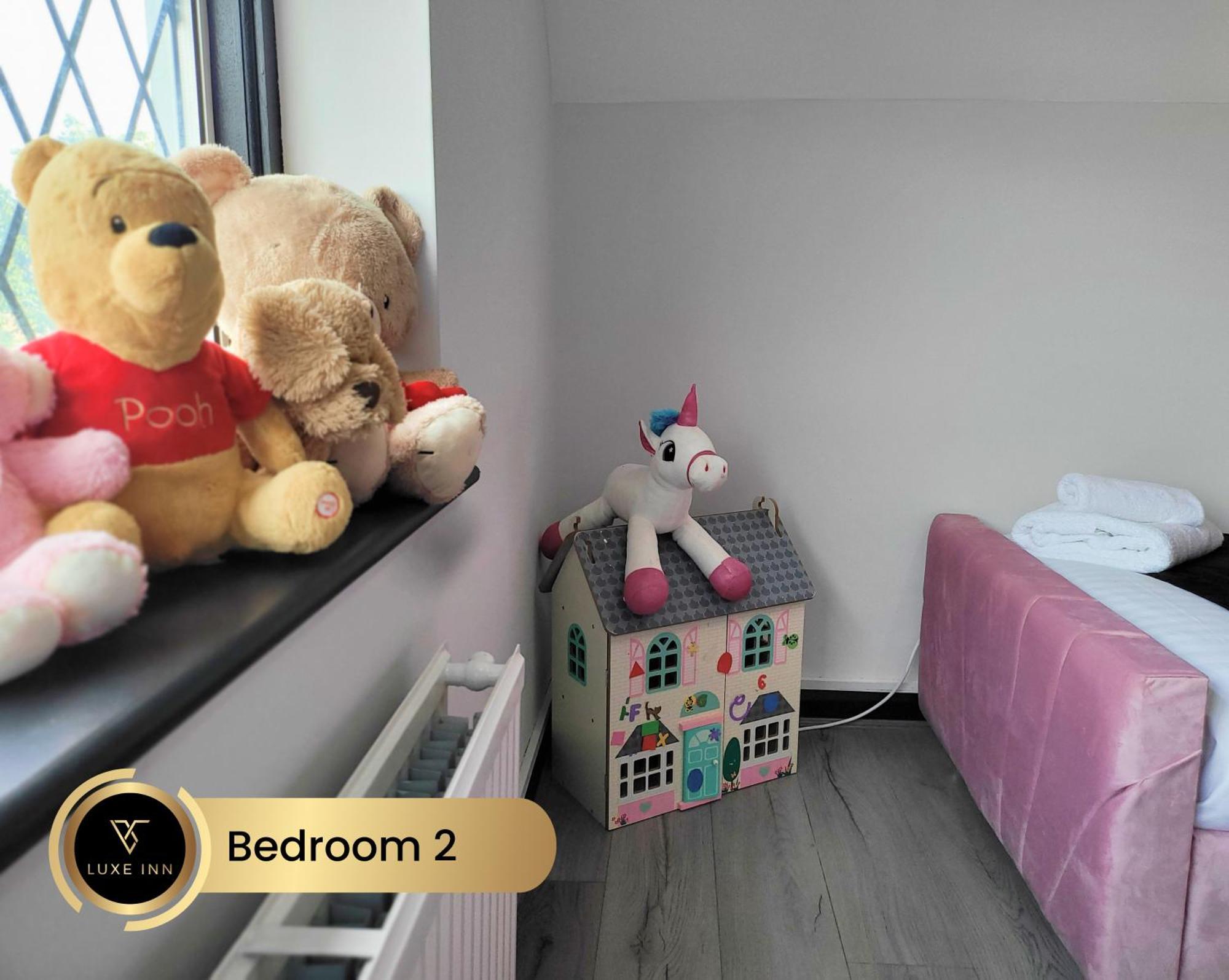 4 Bedroom House, Heathrow Airport, Luxe Inn كولنبروك المظهر الخارجي الصورة