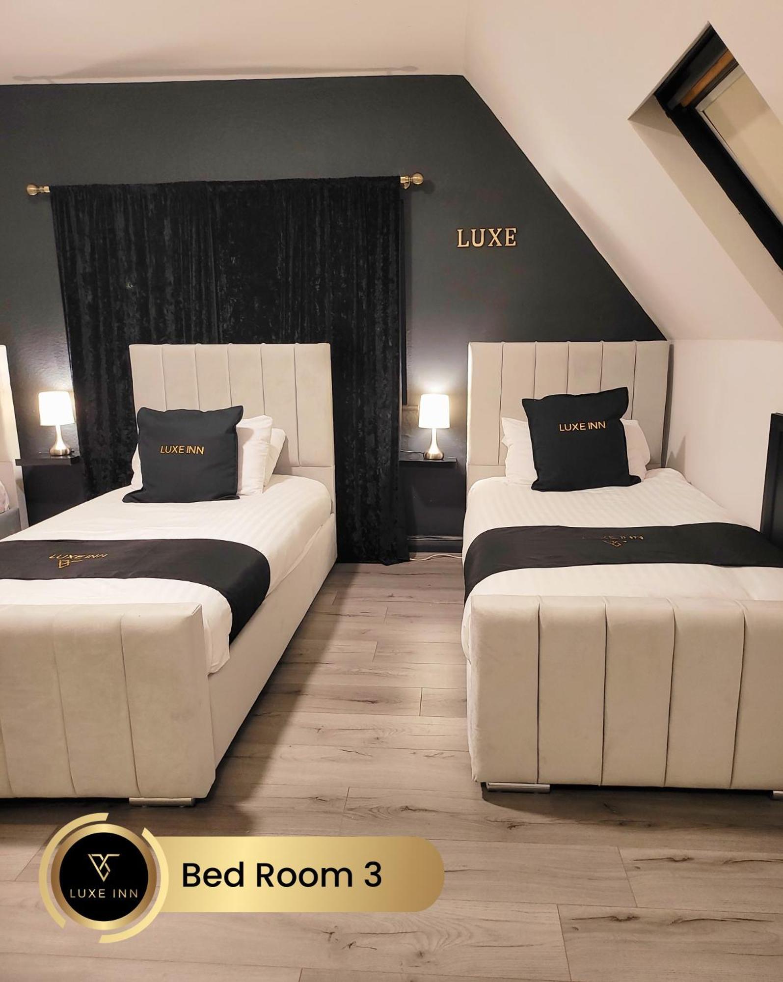 4 Bedroom House, Heathrow Airport, Luxe Inn كولنبروك المظهر الخارجي الصورة