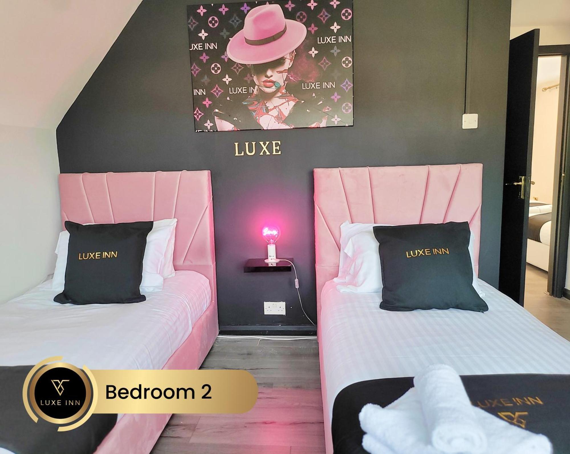4 Bedroom House, Heathrow Airport, Luxe Inn كولنبروك المظهر الخارجي الصورة