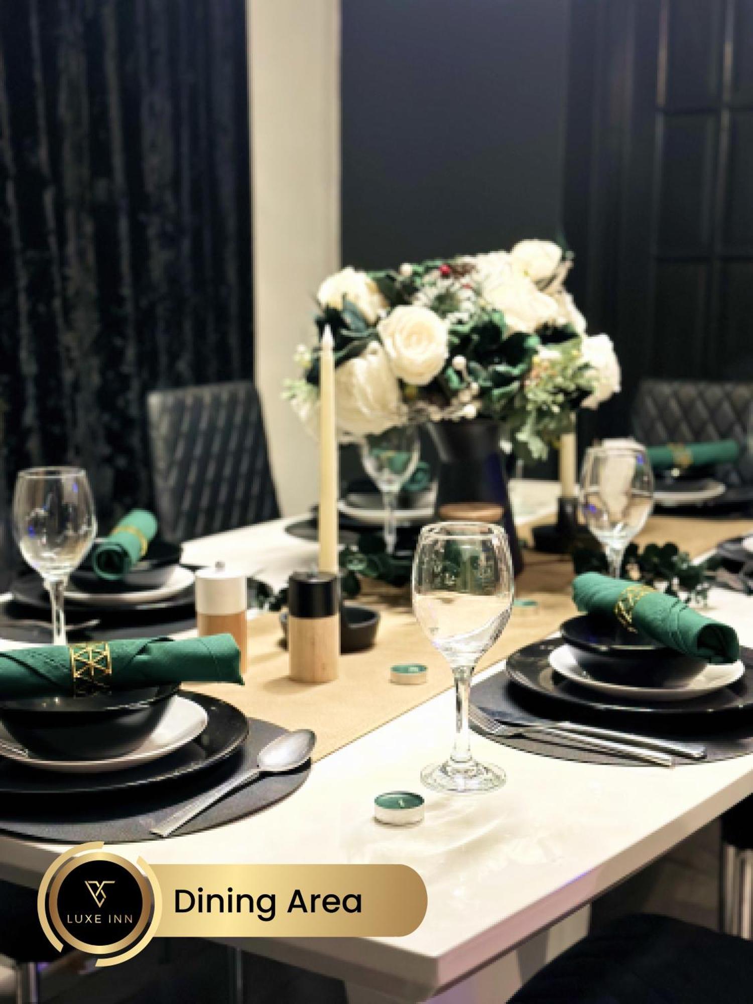 4 Bedroom House, Heathrow Airport, Luxe Inn كولنبروك المظهر الخارجي الصورة