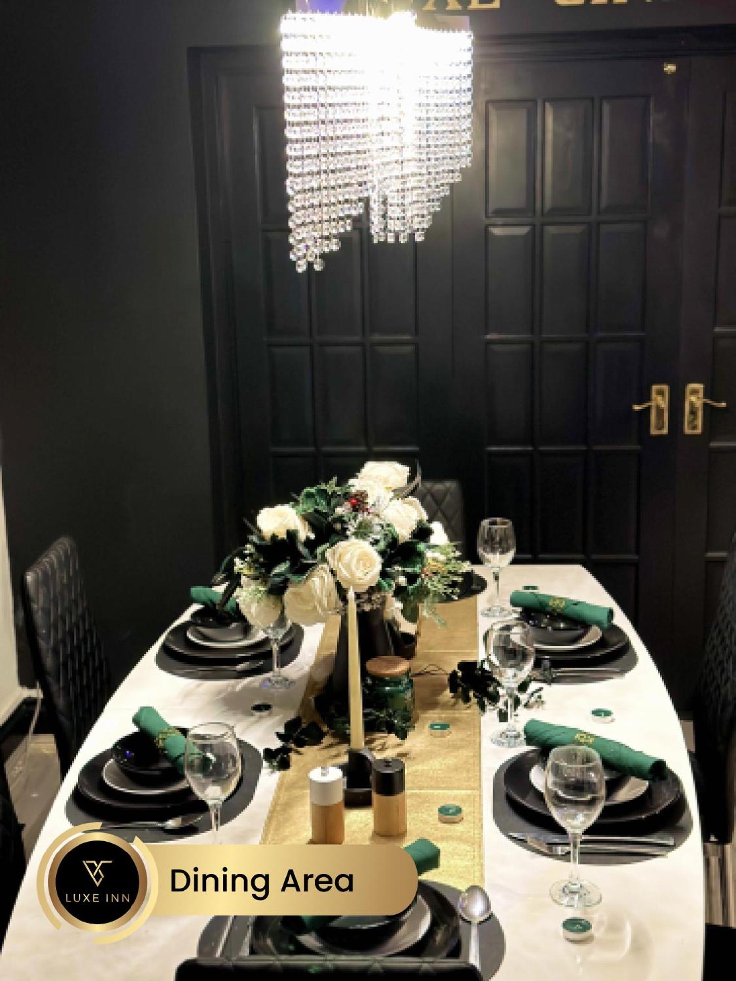 4 Bedroom House, Heathrow Airport, Luxe Inn كولنبروك المظهر الخارجي الصورة