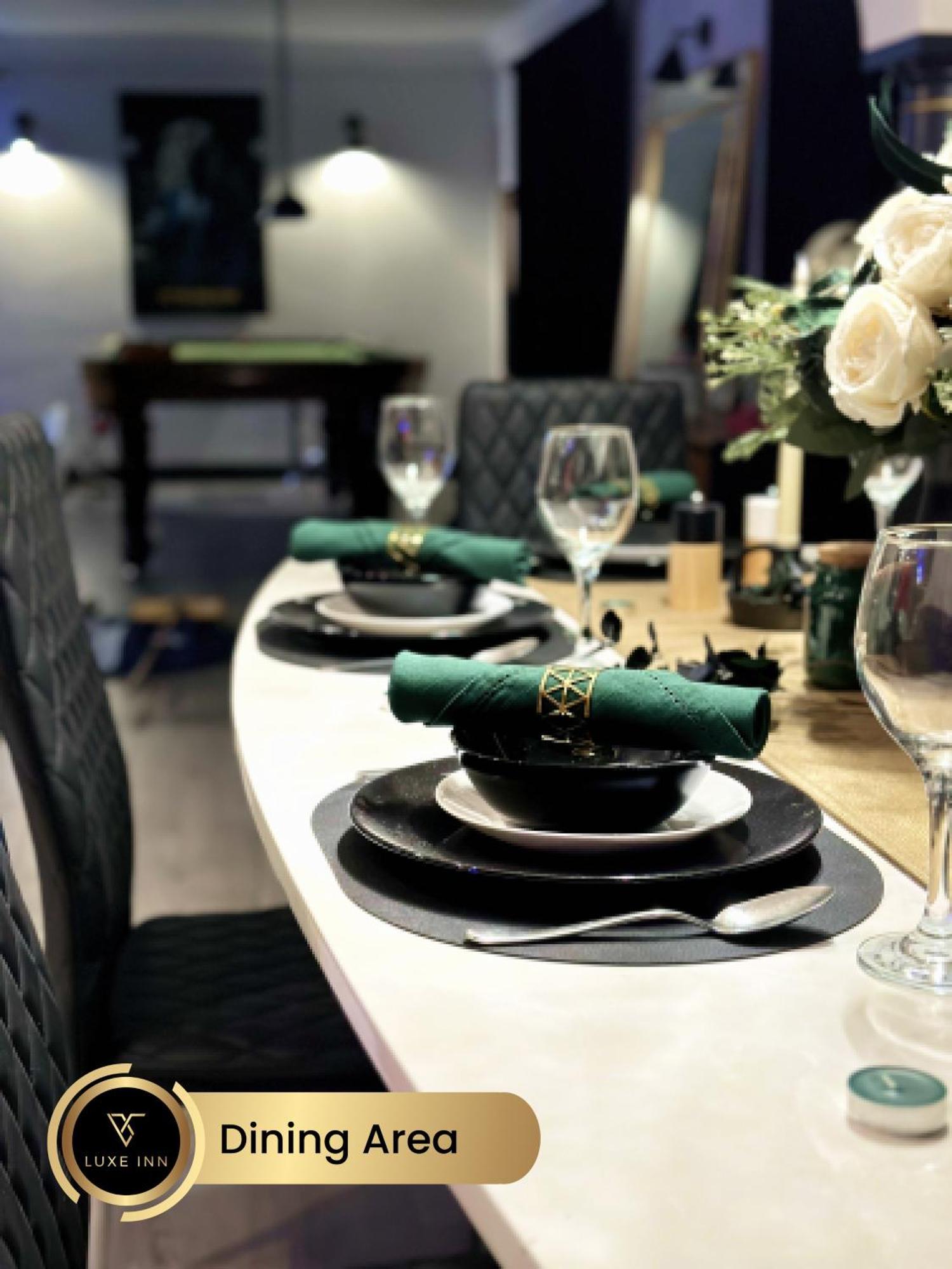 4 Bedroom House, Heathrow Airport, Luxe Inn كولنبروك المظهر الخارجي الصورة